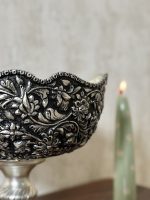جام قلمزنی گل شیرازی (گل ترکی) با آبکاری نقره و سیاه‌قلم این جام قلمزنی اصیل ایرانی با نقش گل شیرازی (گل ترکی)، نمونه‌ای فاخر از هنر سنتی ایران است. سطح اثر با آبکاری نقره درخشش و دوام بیشتری یافته و تکنیک سیاه‌قلم جلوه‌ای خاص و هنری به آن بخشیده است.